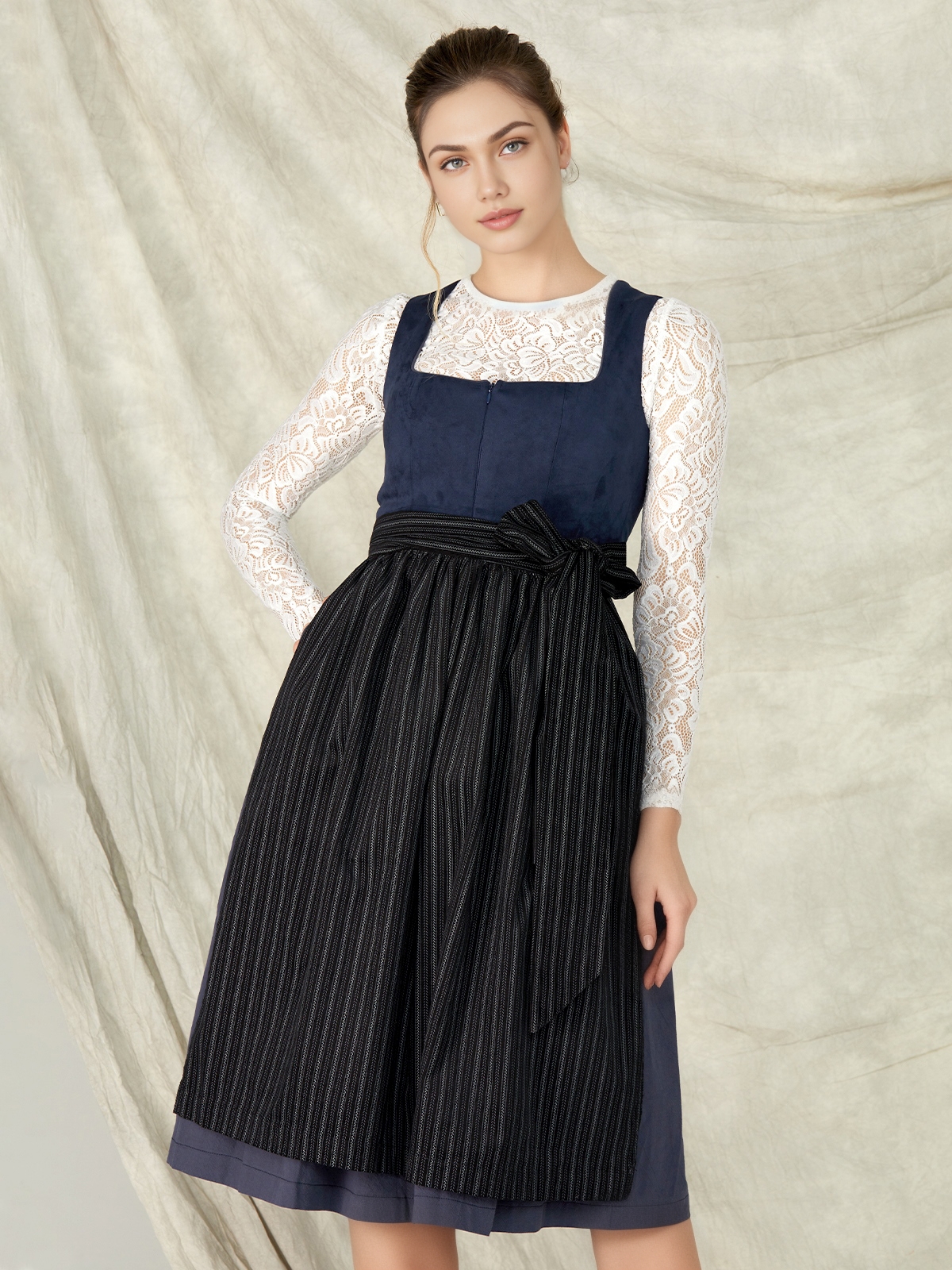 Dirndl in Blau