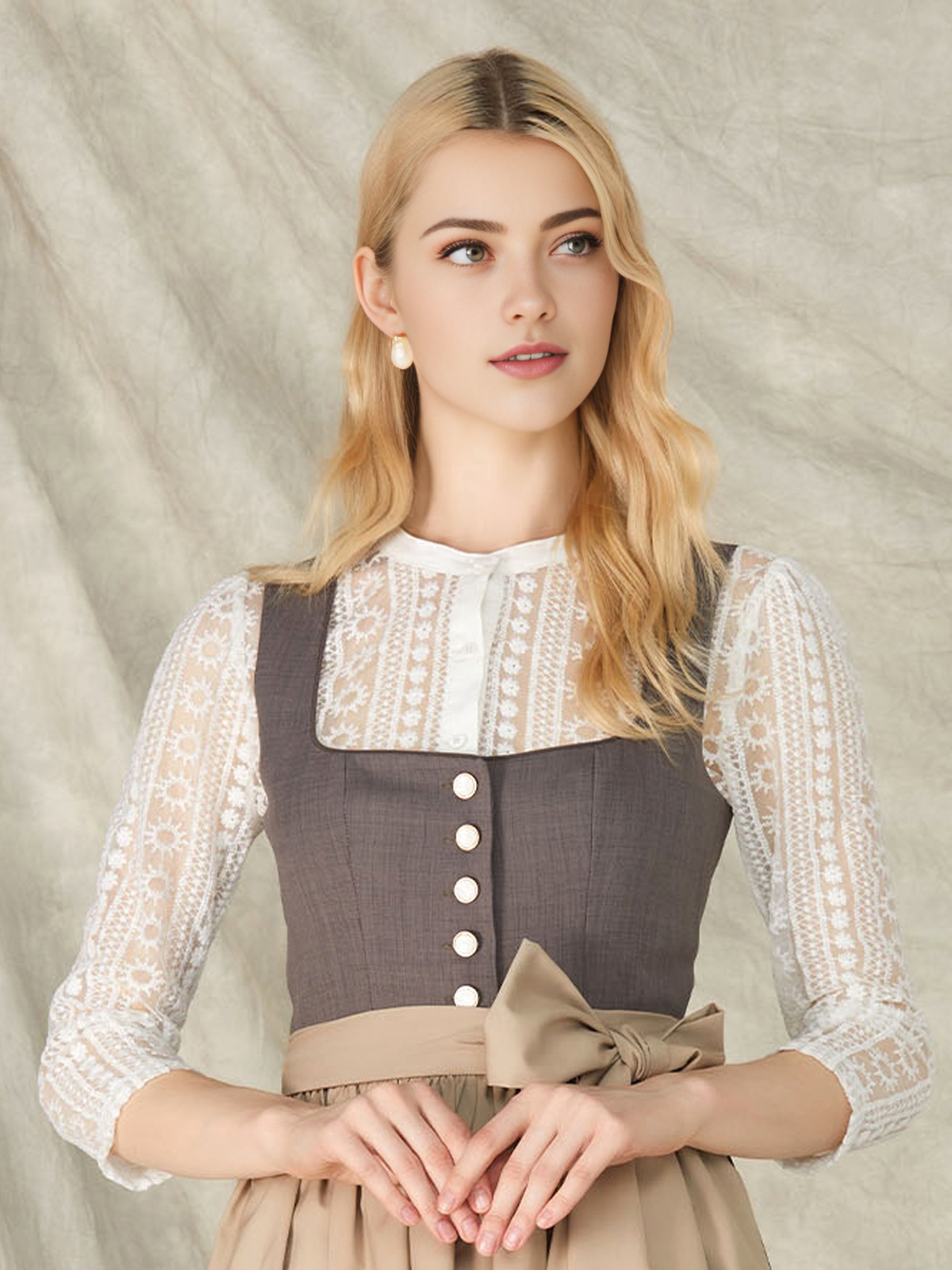 Modernes Dirndl in Grau – stilvoll und vielseitig