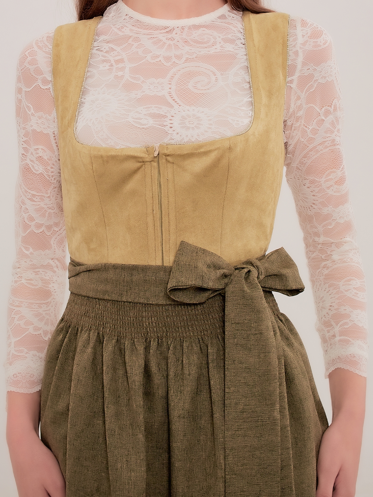 Dirndl in Grün – ein farblicher Kontrast zum roten Dirndl