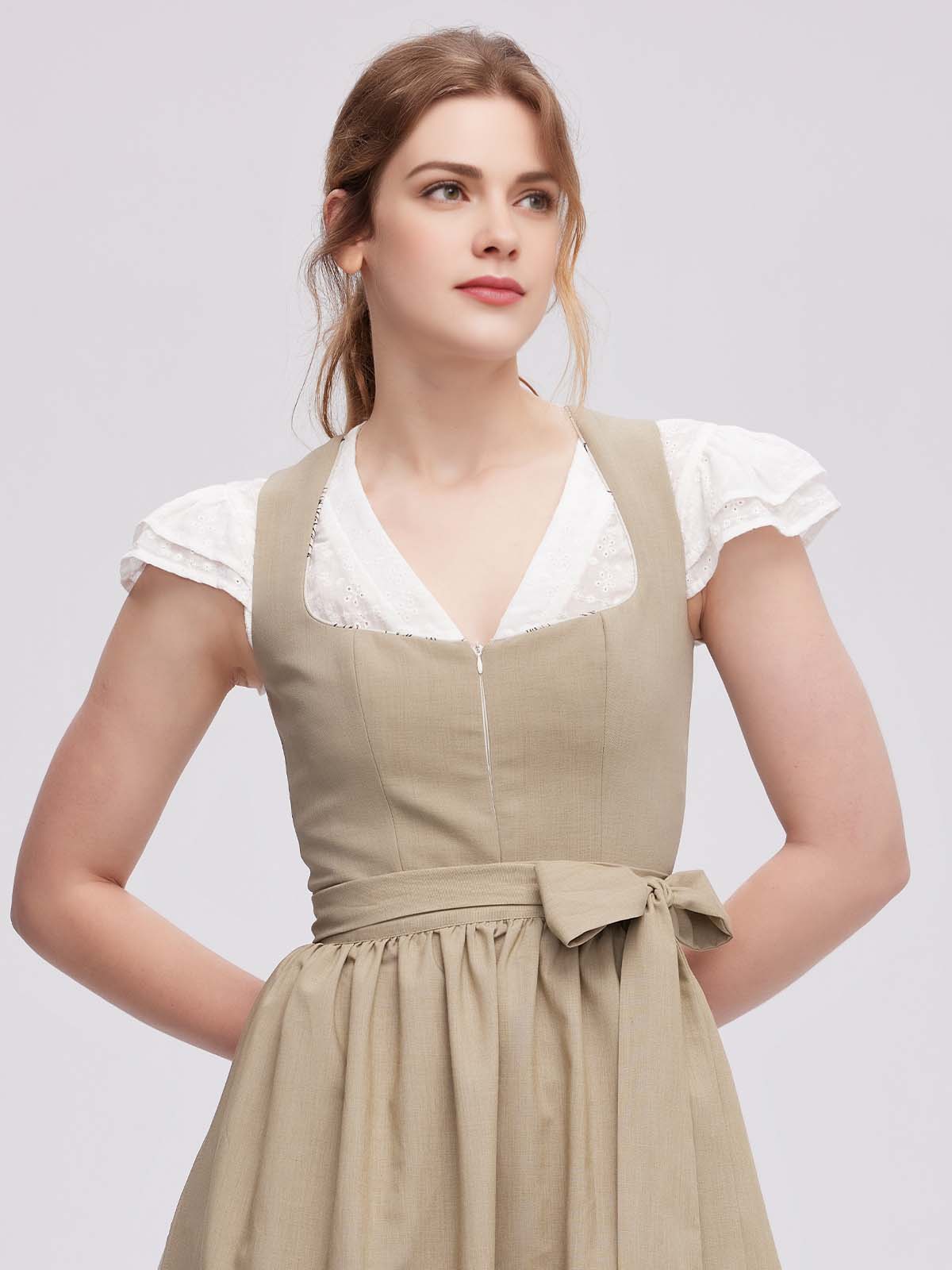Dirndl nachtblau – Eleganz in dunklem Blau