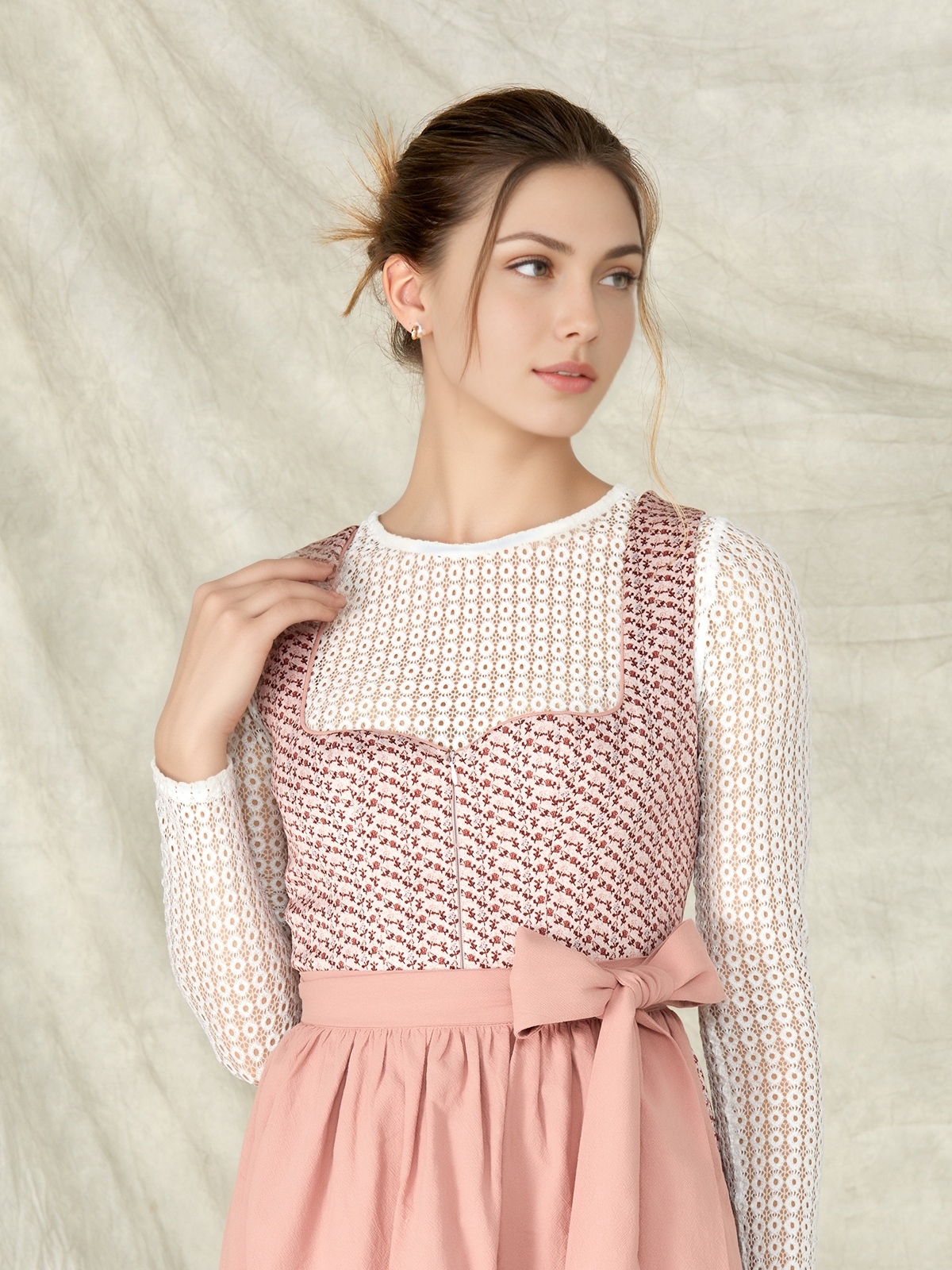Dirndl Cord Grün in eleganter Ausführung