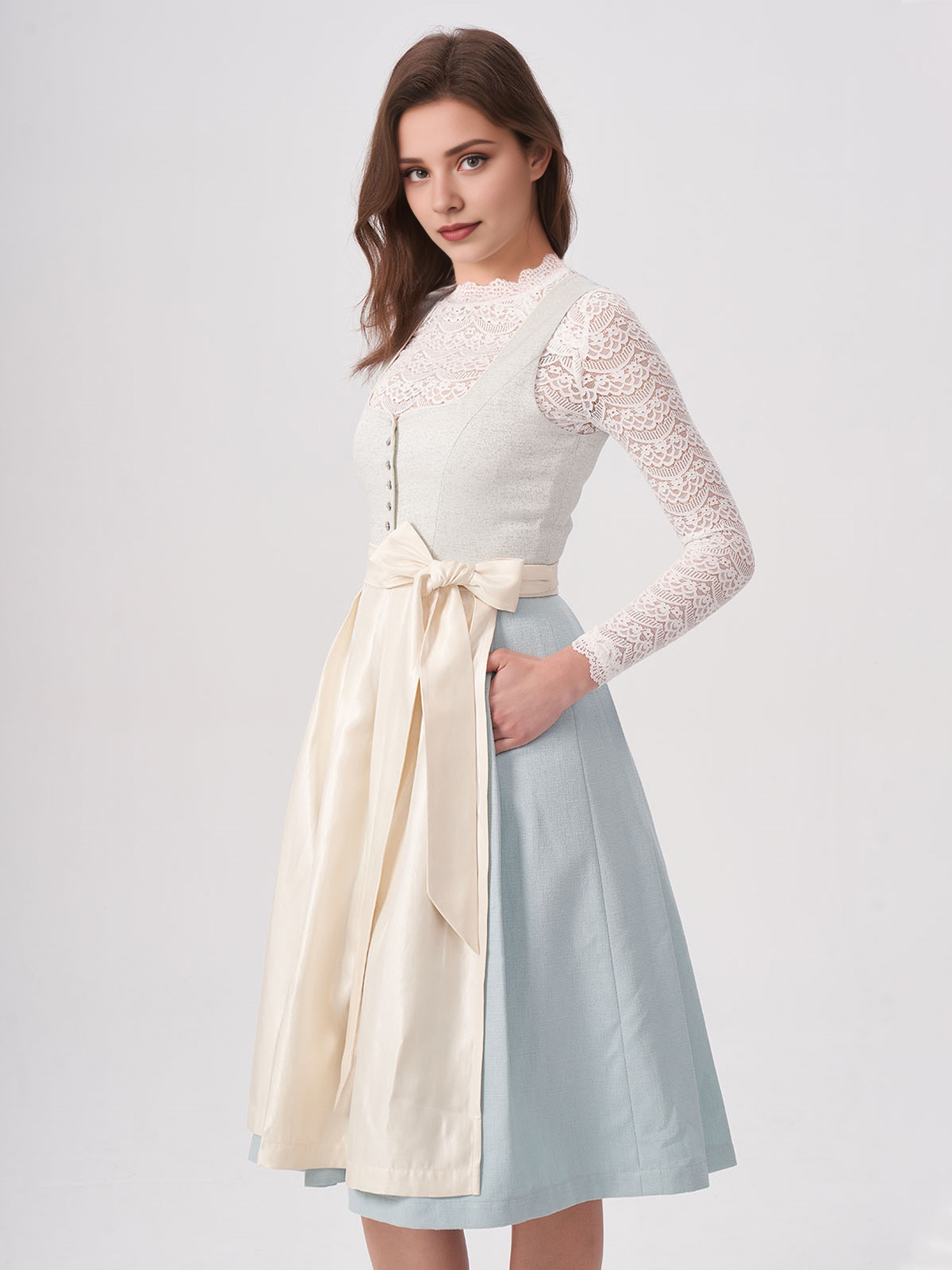 Dirndl in Grün und Rot