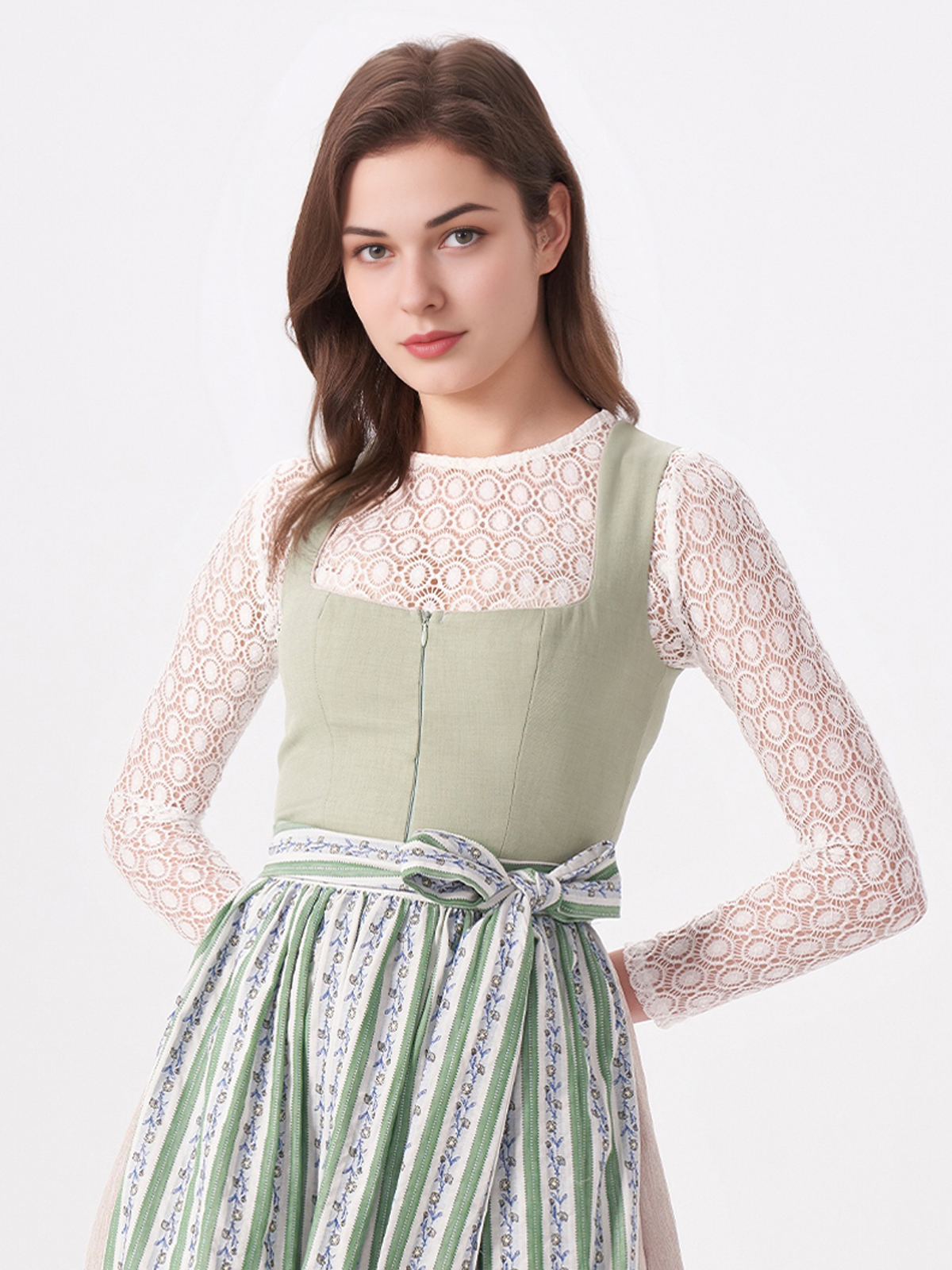 Dirndl in Grün mit weißer Bluse
