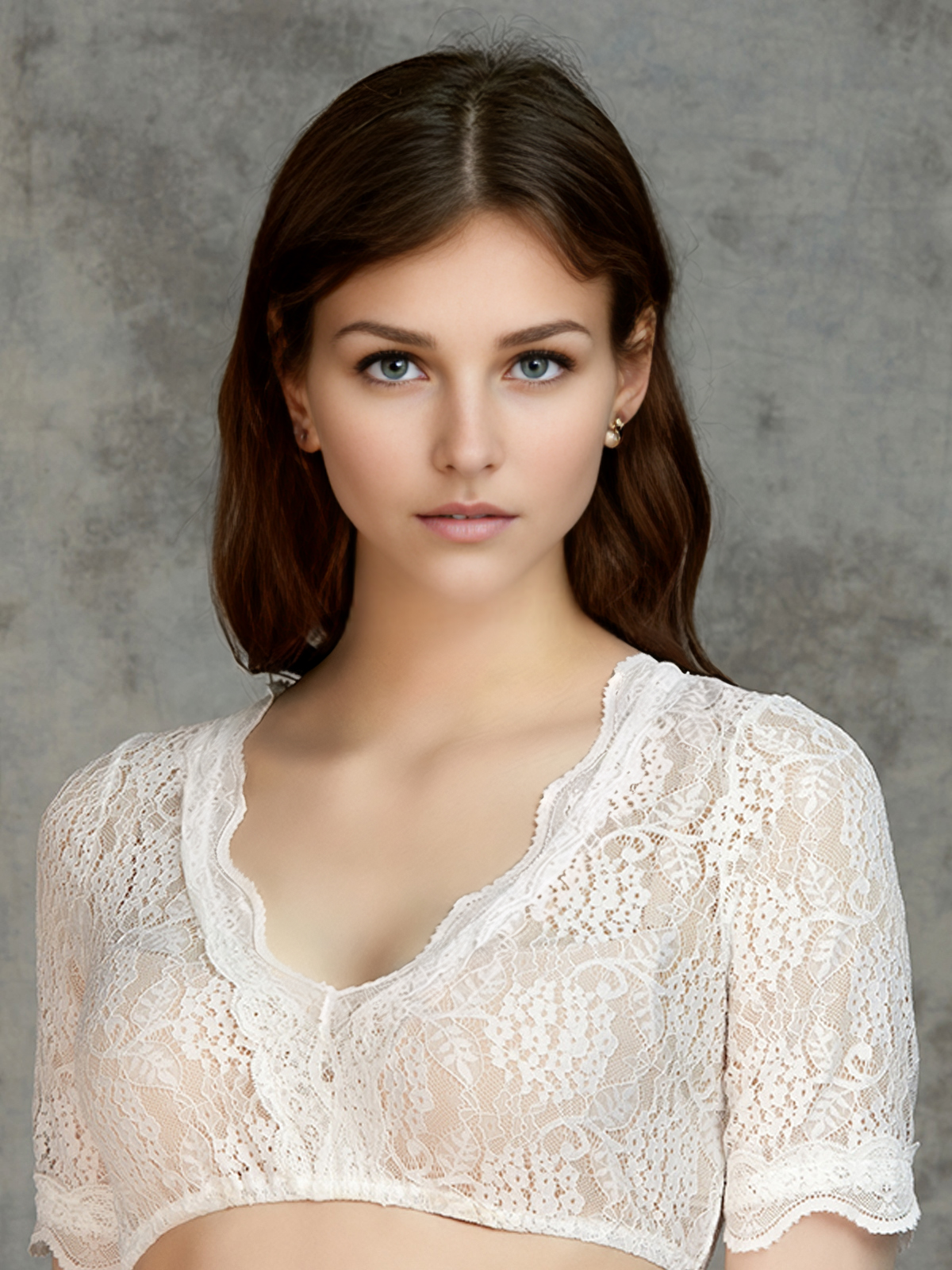 Dirndlbluse mit Spitze in Weiß