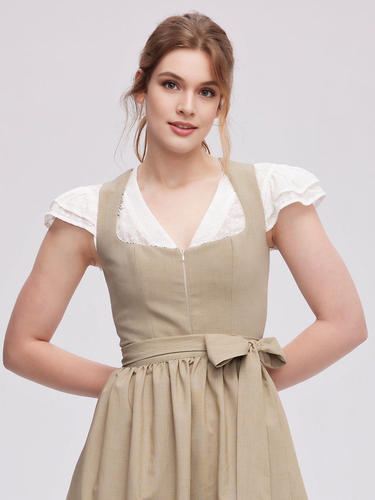 Modernes Mini Dirndl in Grün