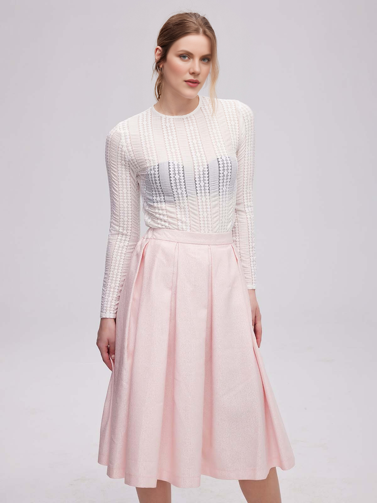 Modernes olivgrünes Dirndl