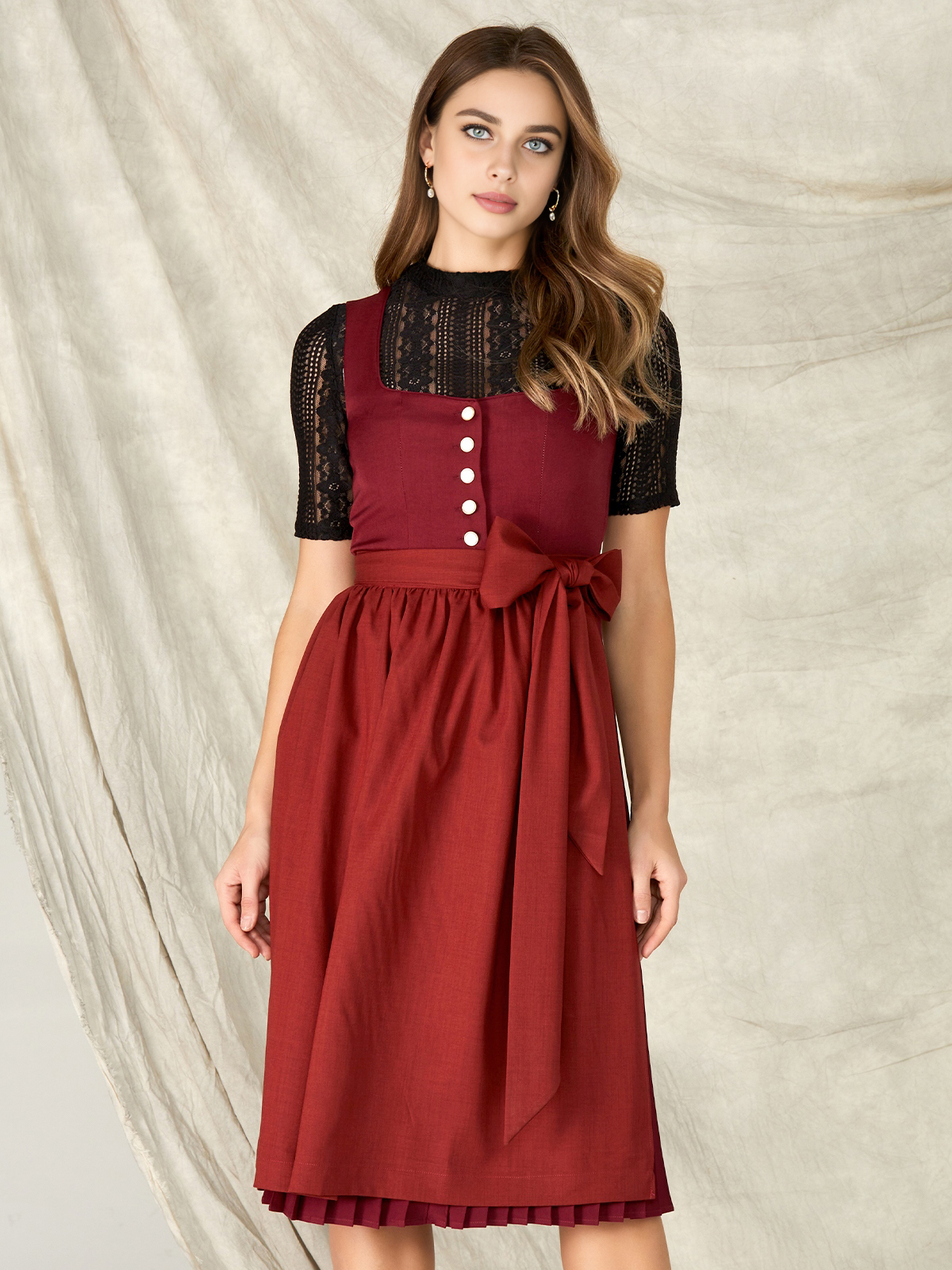 Traditionelles rotes Dirndl von Ehreer