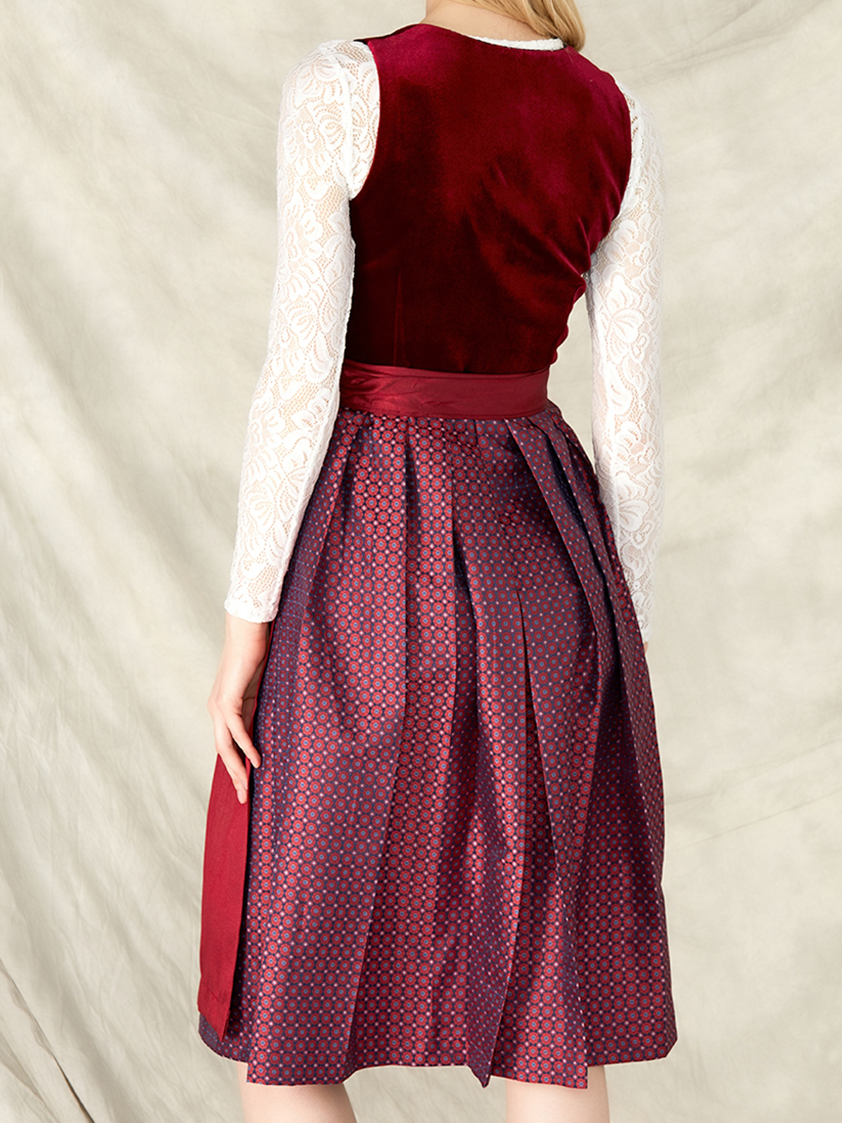 Ehreer Dirndl in Rot