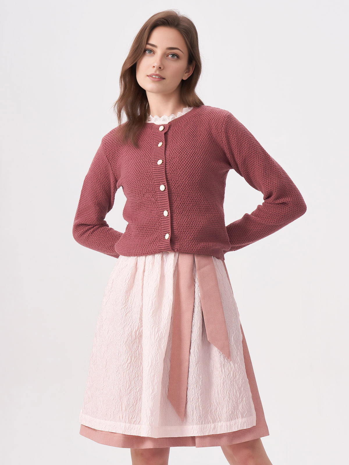 Dunkelgrünes Dirndl mit floralen Details