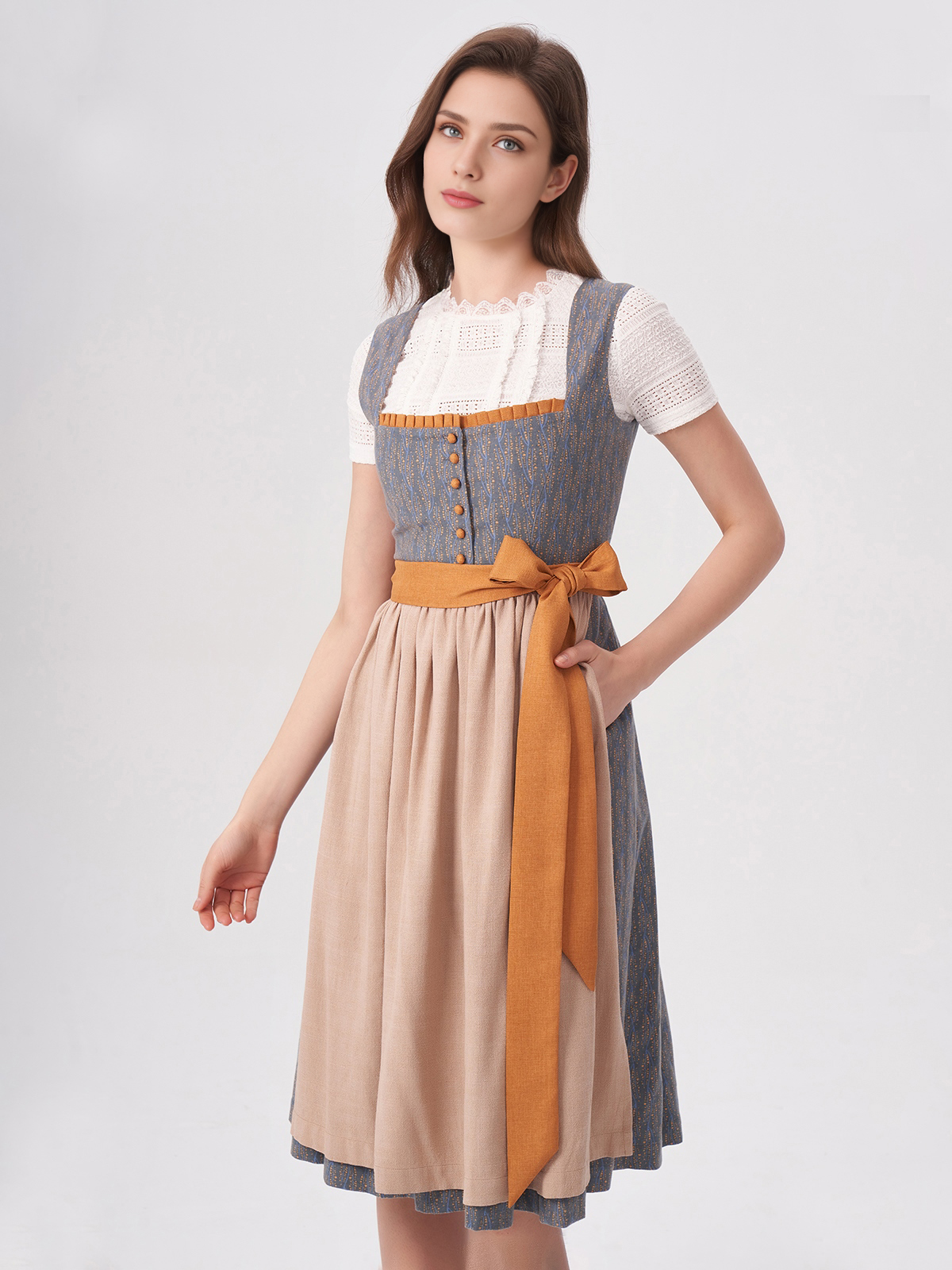 Dirndl in dunkelgrünem Samt