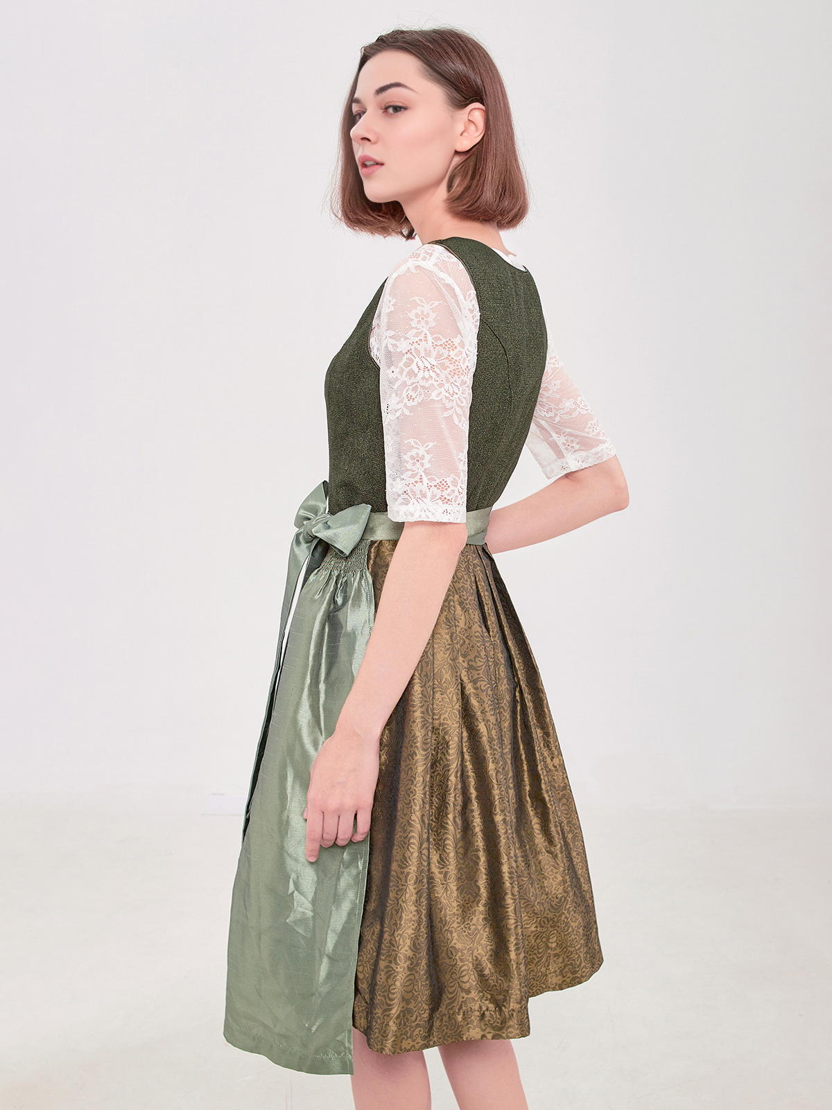 Ein Leder Dirndl in Grün – perfekt für festliche Anlässe