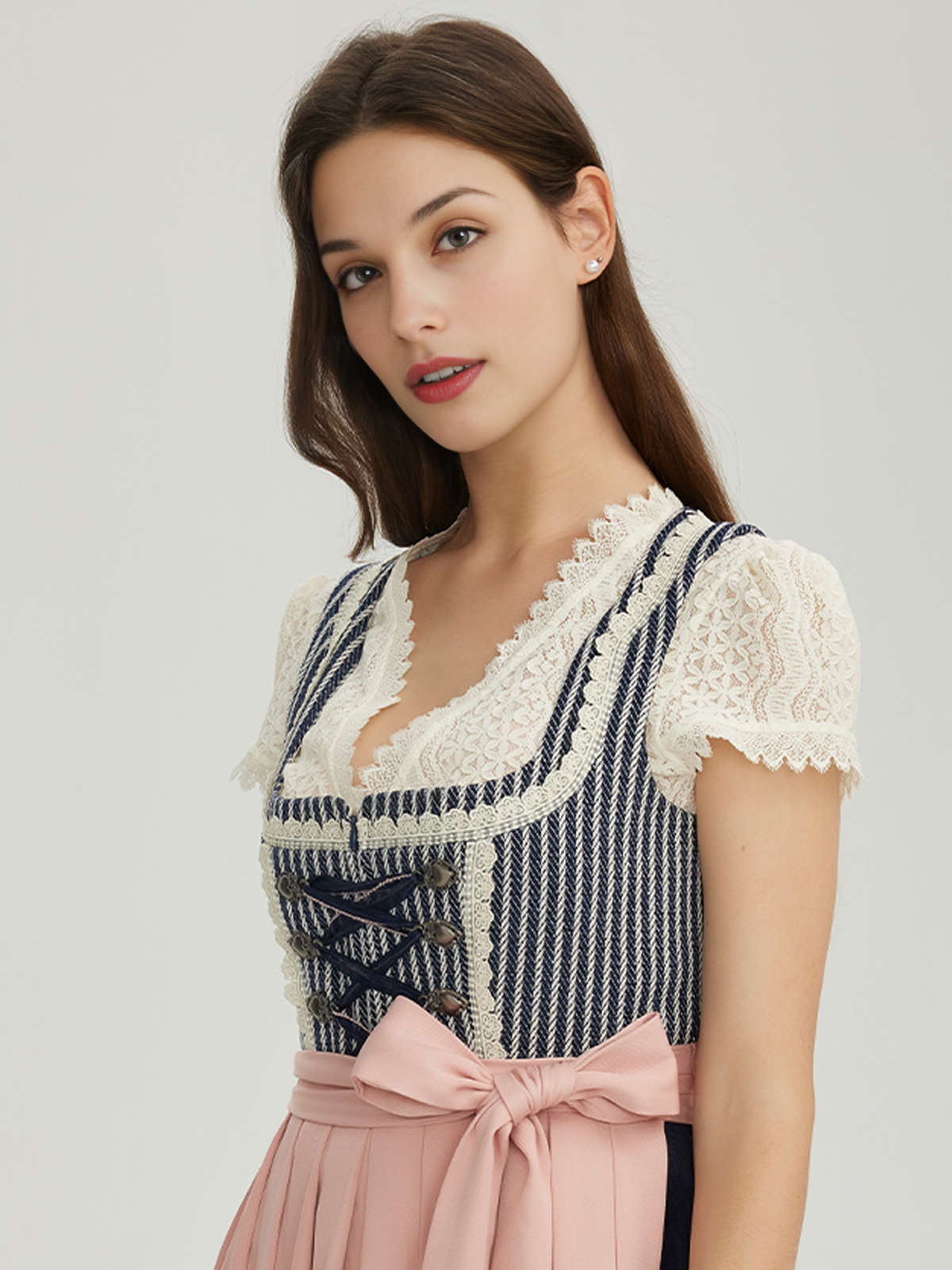 Dirndl Nachtblau – Eleganz in dunklem Blau