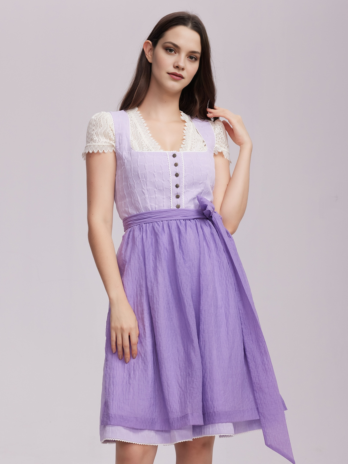 Dirndl mit Herzausschnitt in Lila