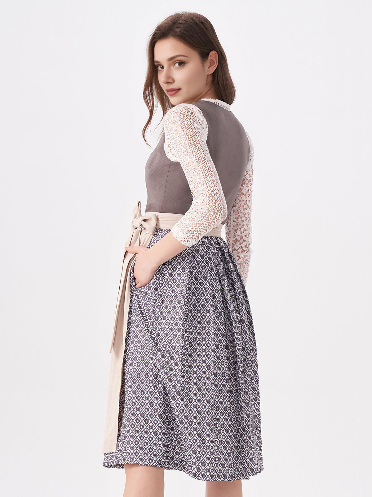 Dirndl mit Lederärmeljacke