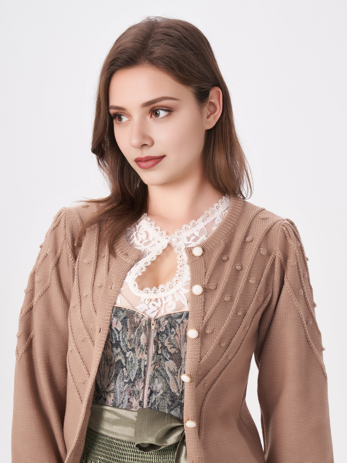 Dirndl mit schwarzer Bluse