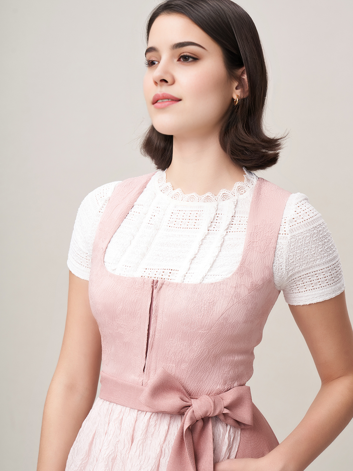 Modernes Dirndl in Rosa – perfekt für den Alltag