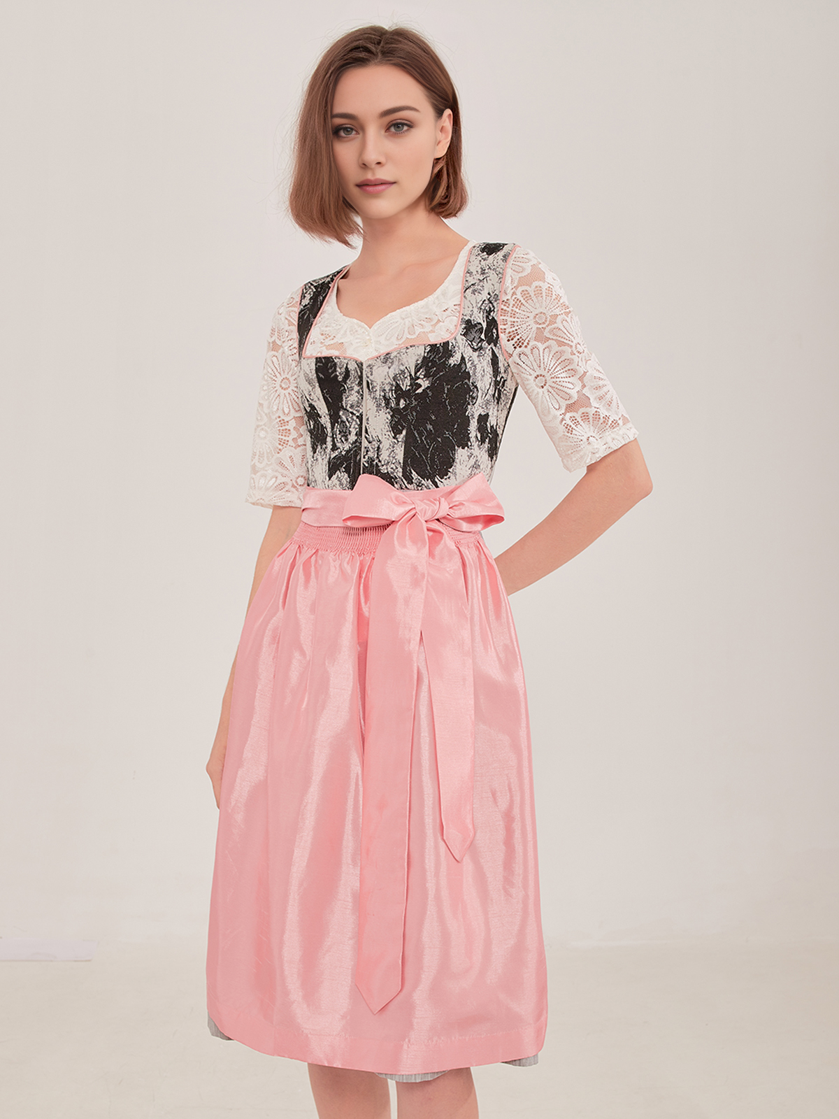 Modernes schwarzes Dirndl von Ehreer