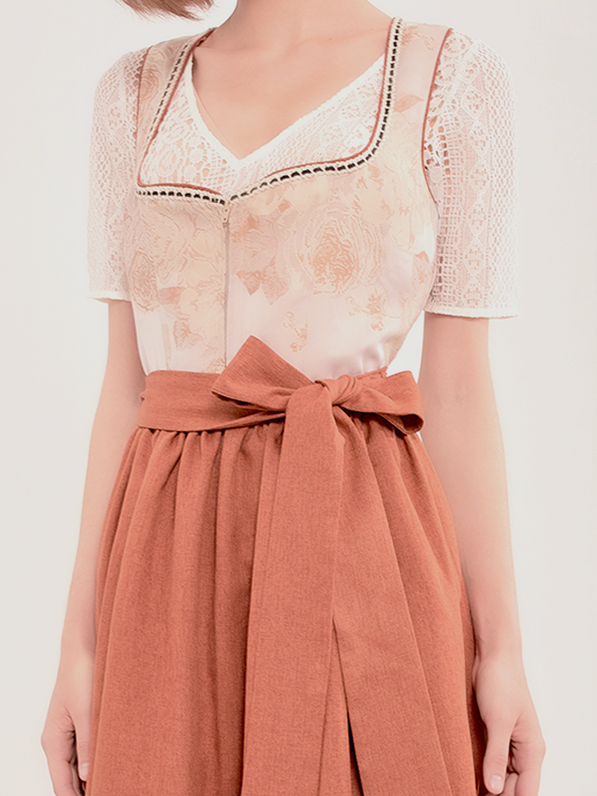 Dirndl in Braun