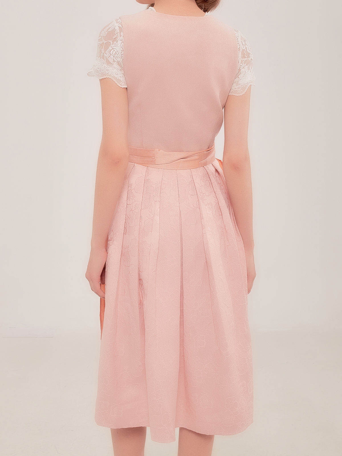 Dirndl mit rosa Schürze