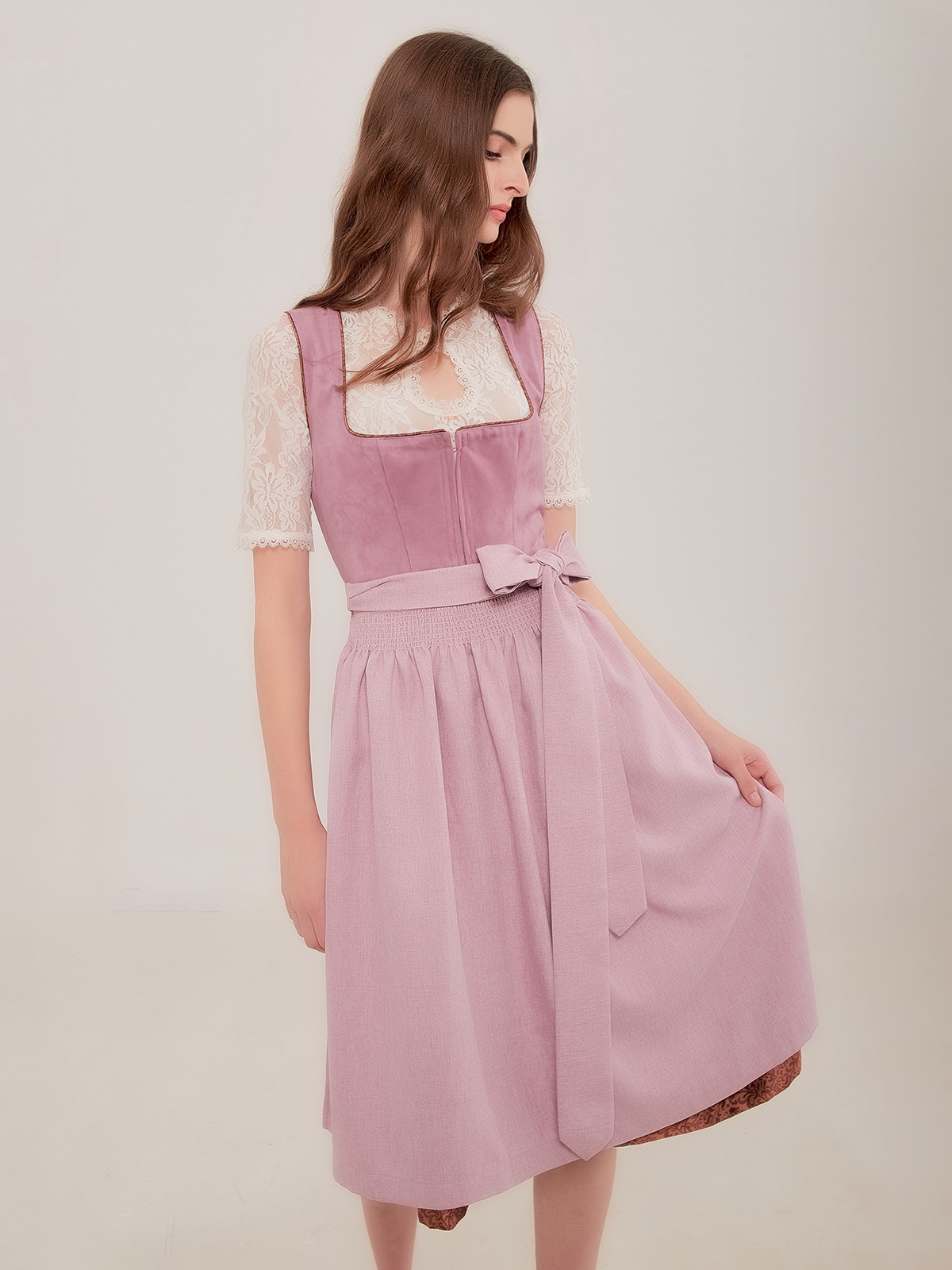 Dirndl Rosa Schwarz – Eleganz und Tradition vereint