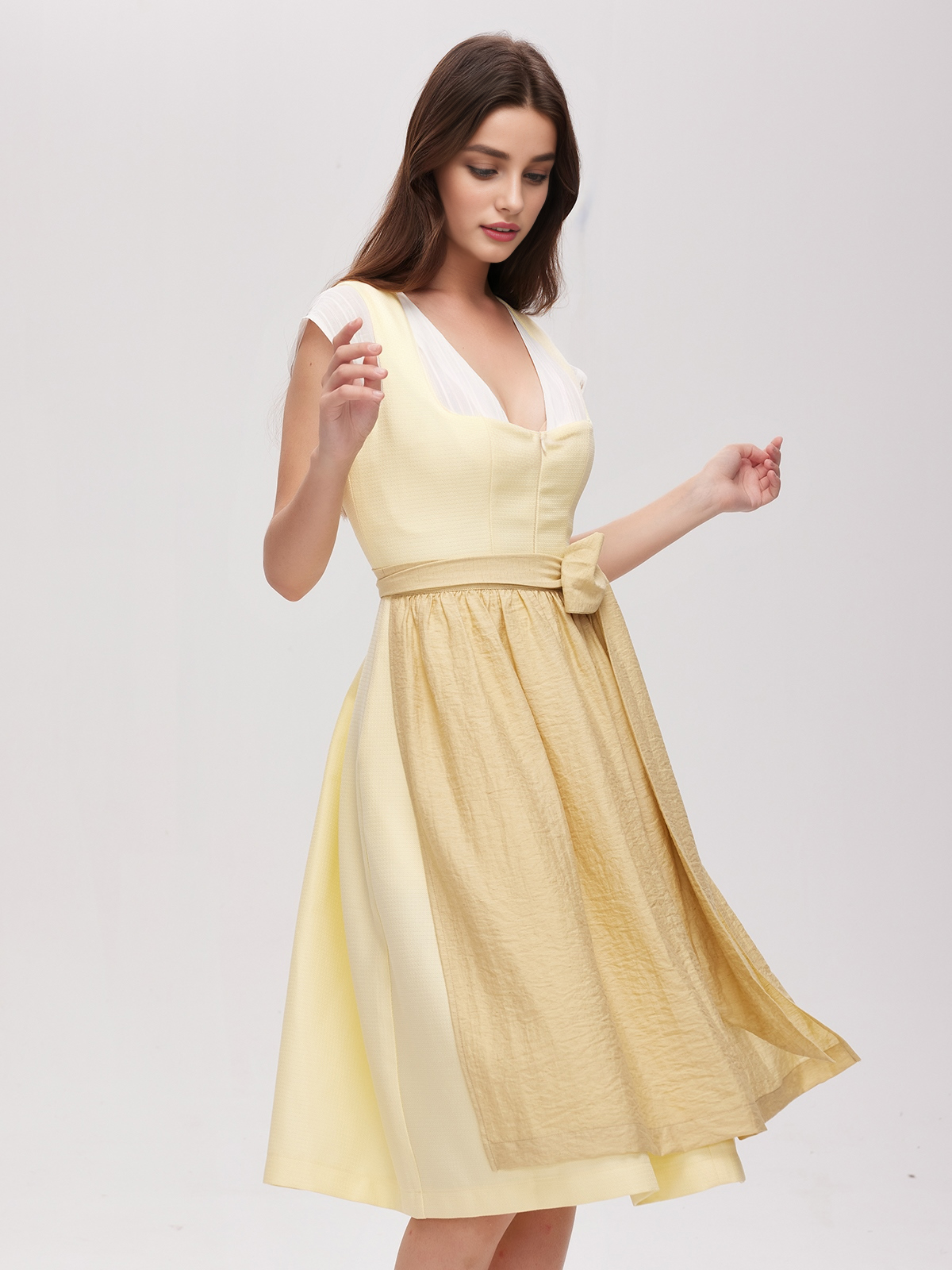 Dirndl in Beige und Braun
