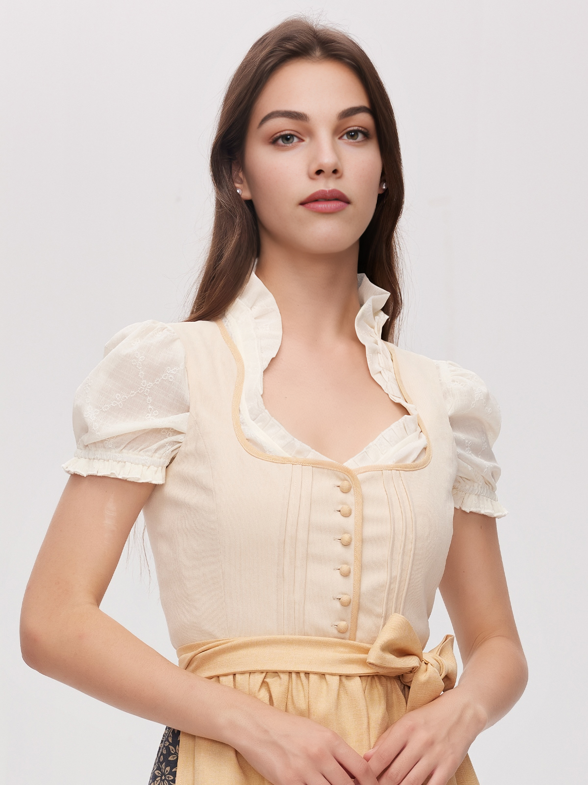 Dirndlbluse Creme in eleganter Ausführung