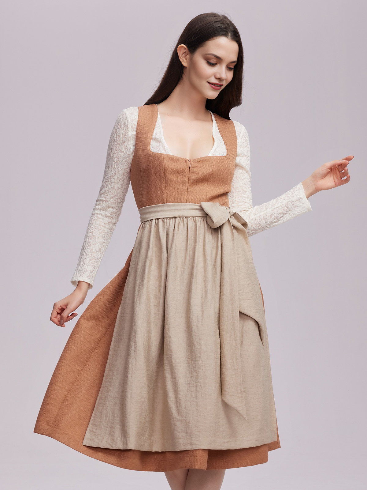 Traditionelles Dirndl in Orange