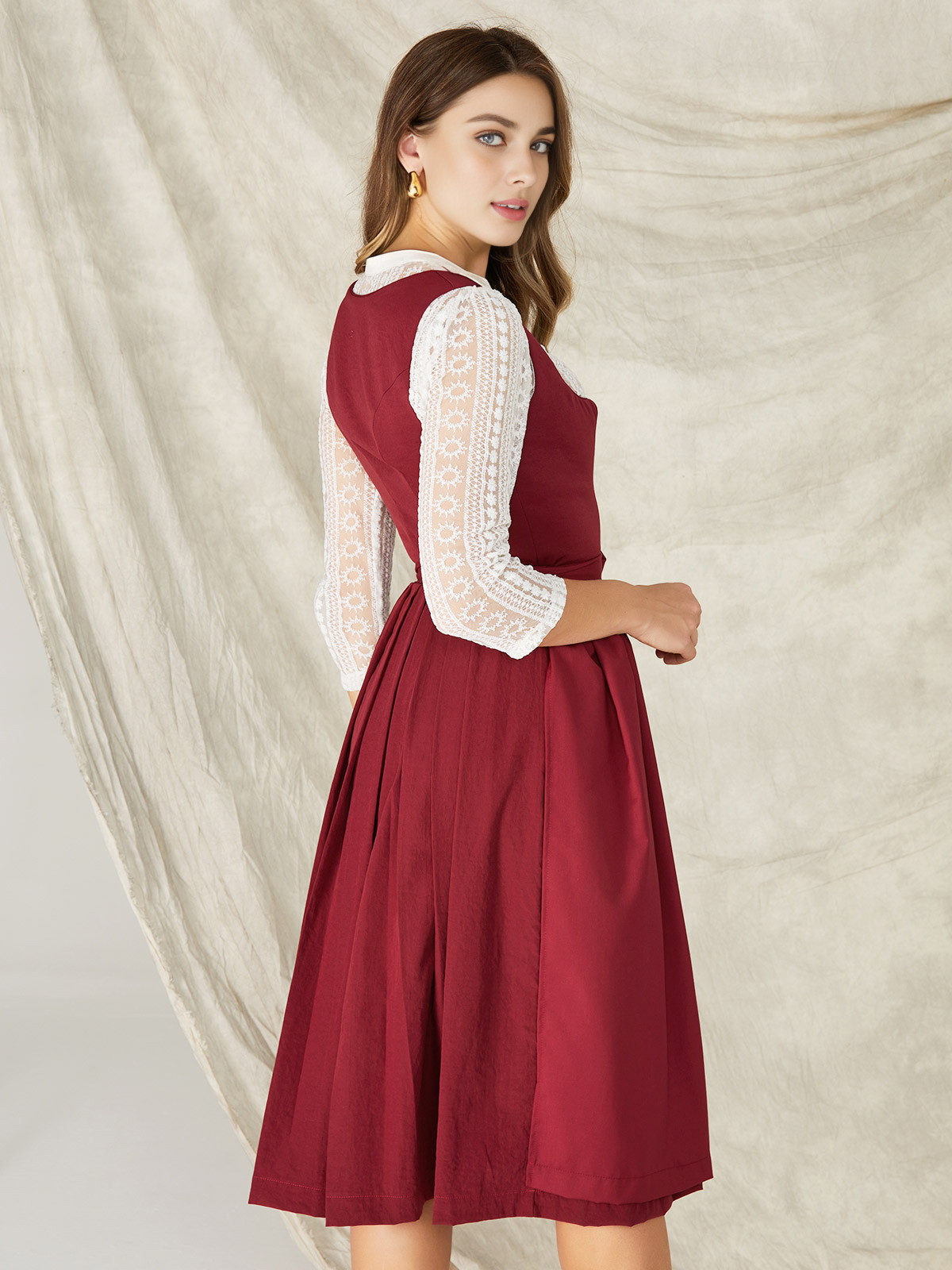 Dirndl in Rot – ein Blickfang auf jedem Fest
