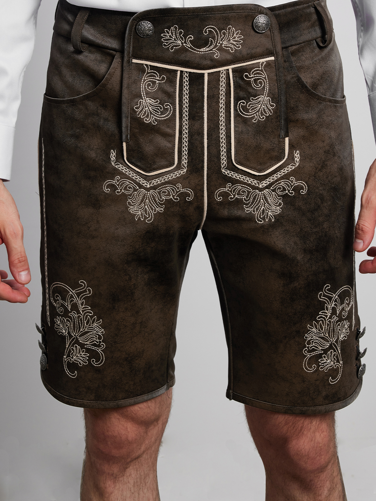 Dirndl mit Langarmbluse in Braun