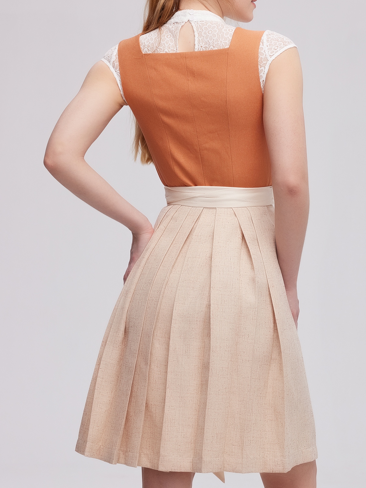 Dirndl schwarz samt mit modernem Twist