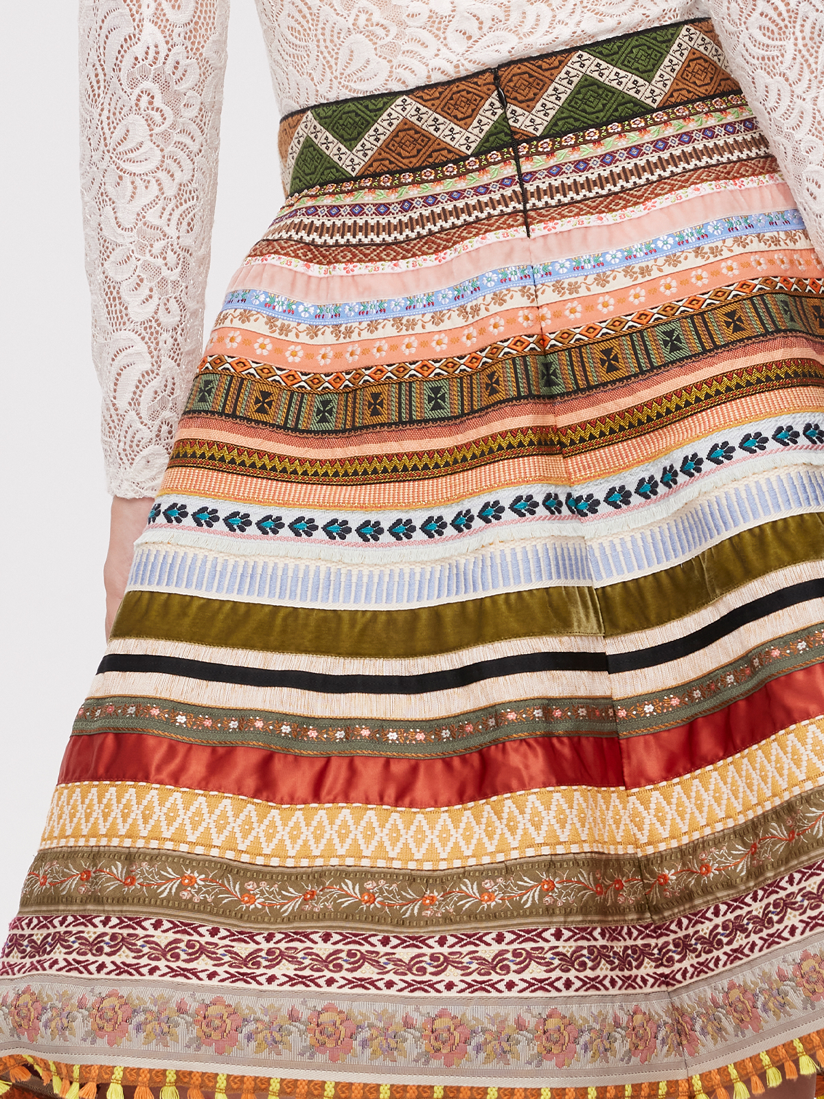 Modernes Dirndl in Beige
