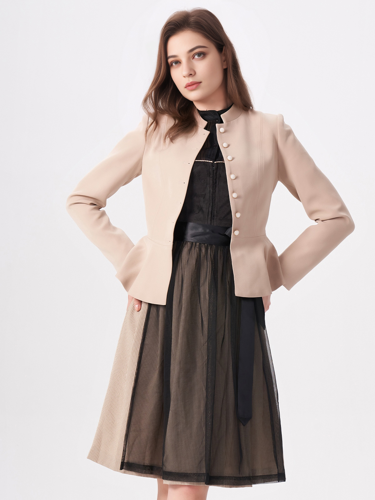 Braune Dirndl-Jacke mit traditionellen Details