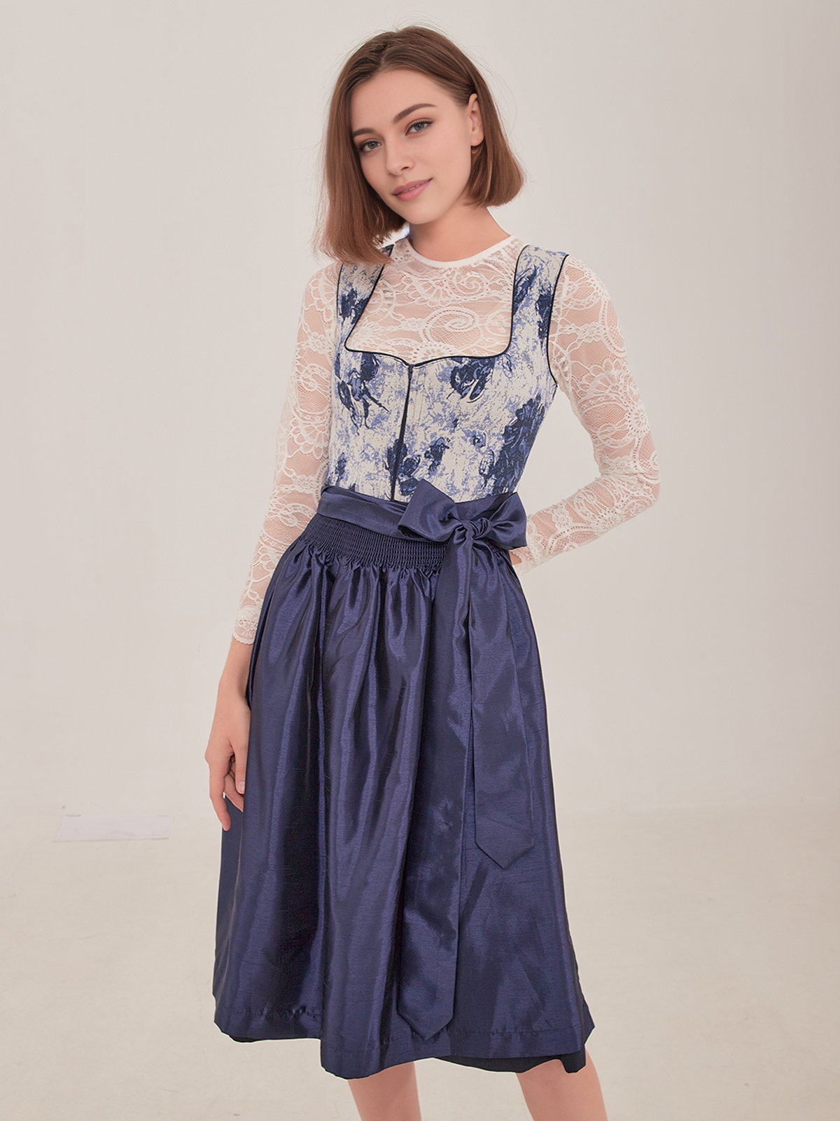 Dirndl Dunkelgrün – Stilvoll und vielseitig