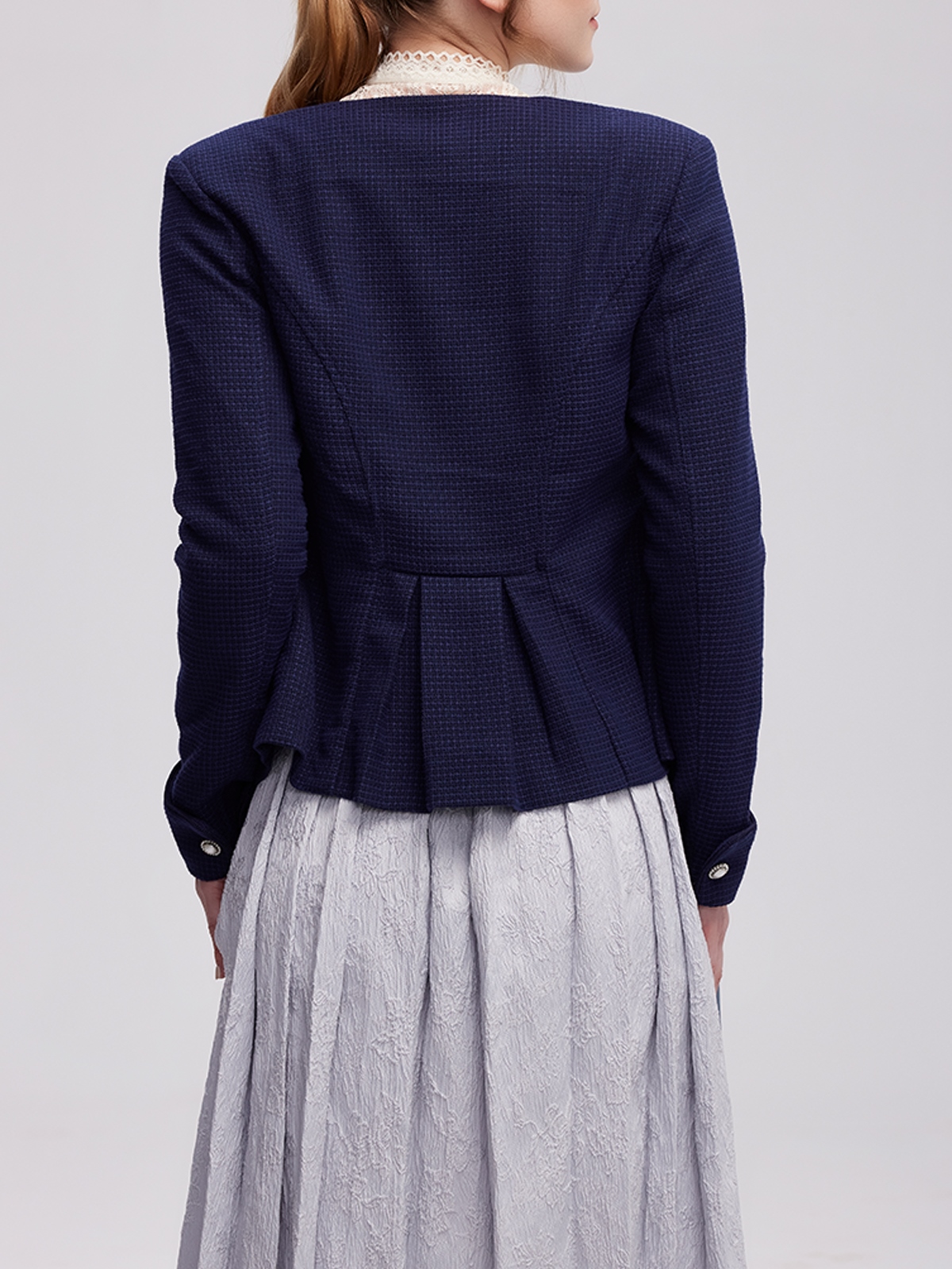 Dirndl in Blau mit traditioneller Jacke