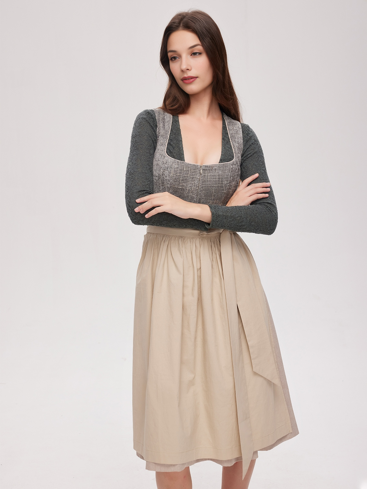 Modernes Dirndl in Grün