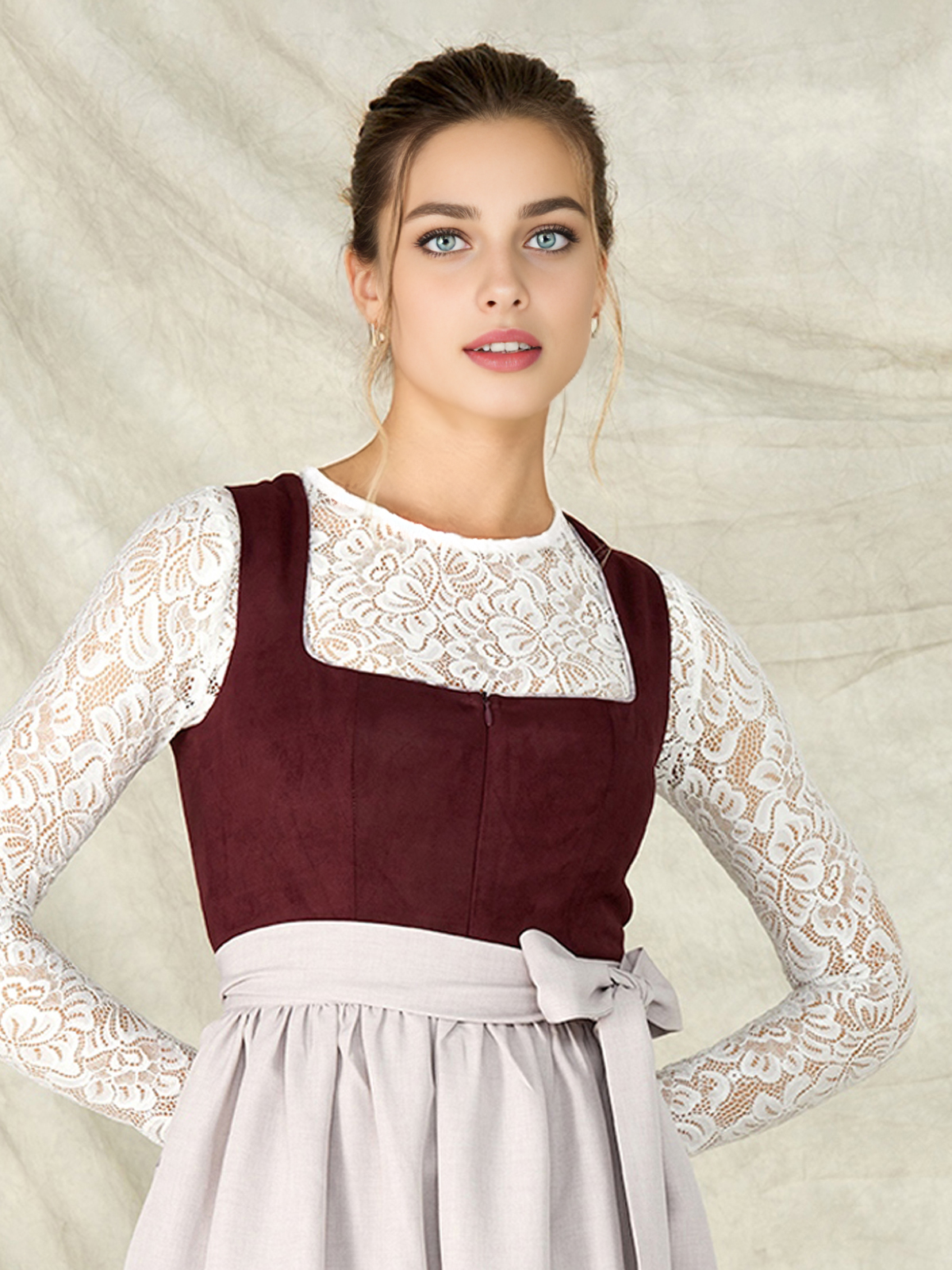 Dirndl mit Herzausschnitt in Lila