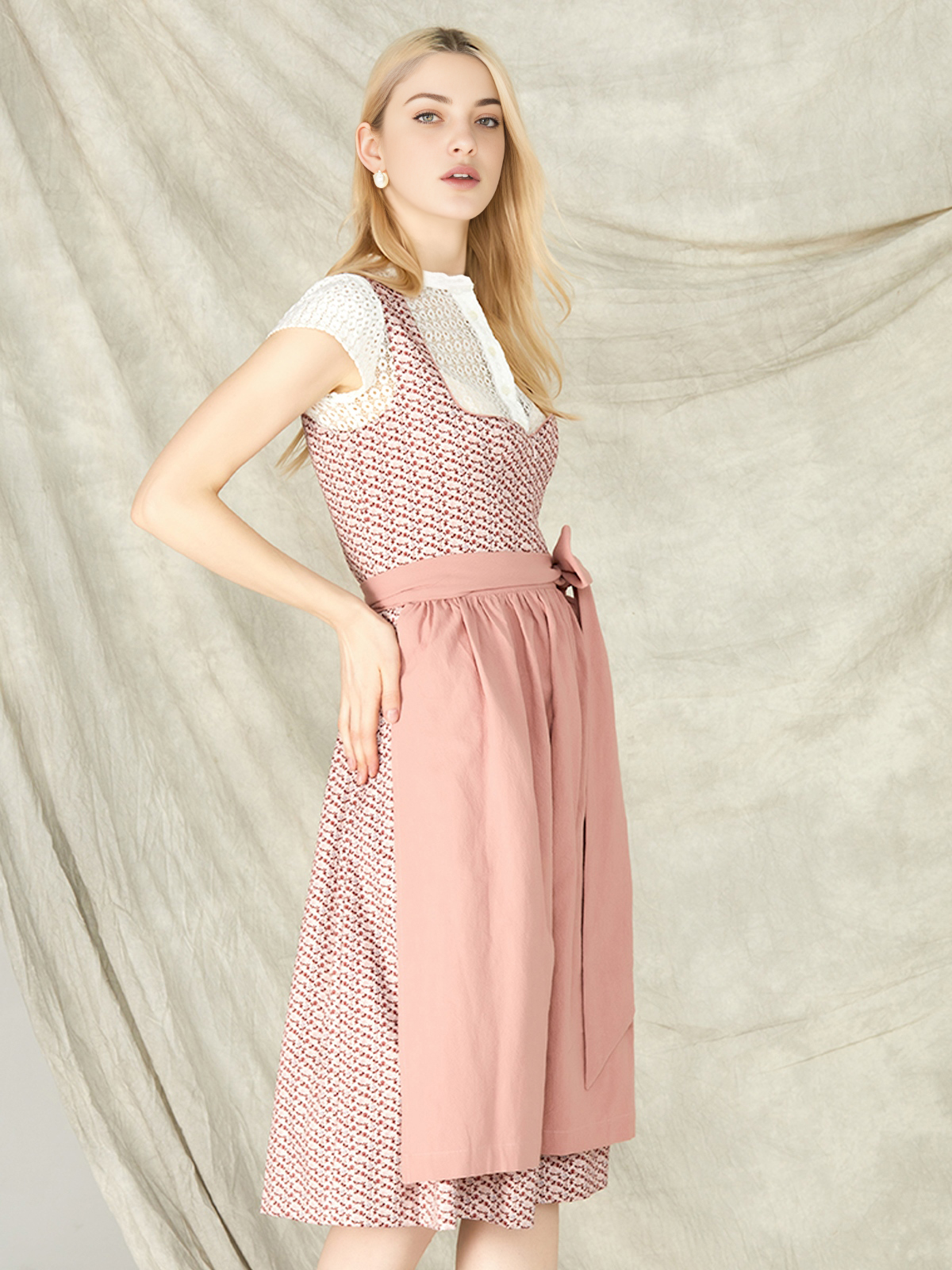 Dirndl in Rosa mit modernem Schnitt