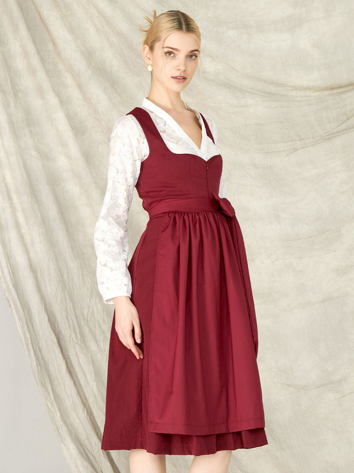 Dirndl zum Knöpfen in Rot