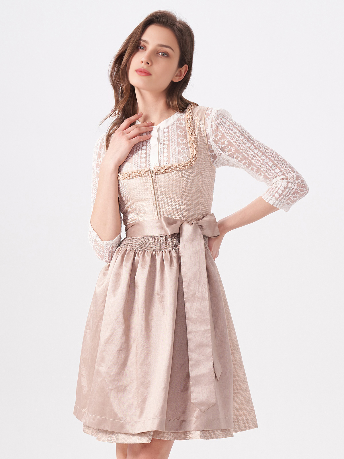 Dirndl mit Bluse in Beige