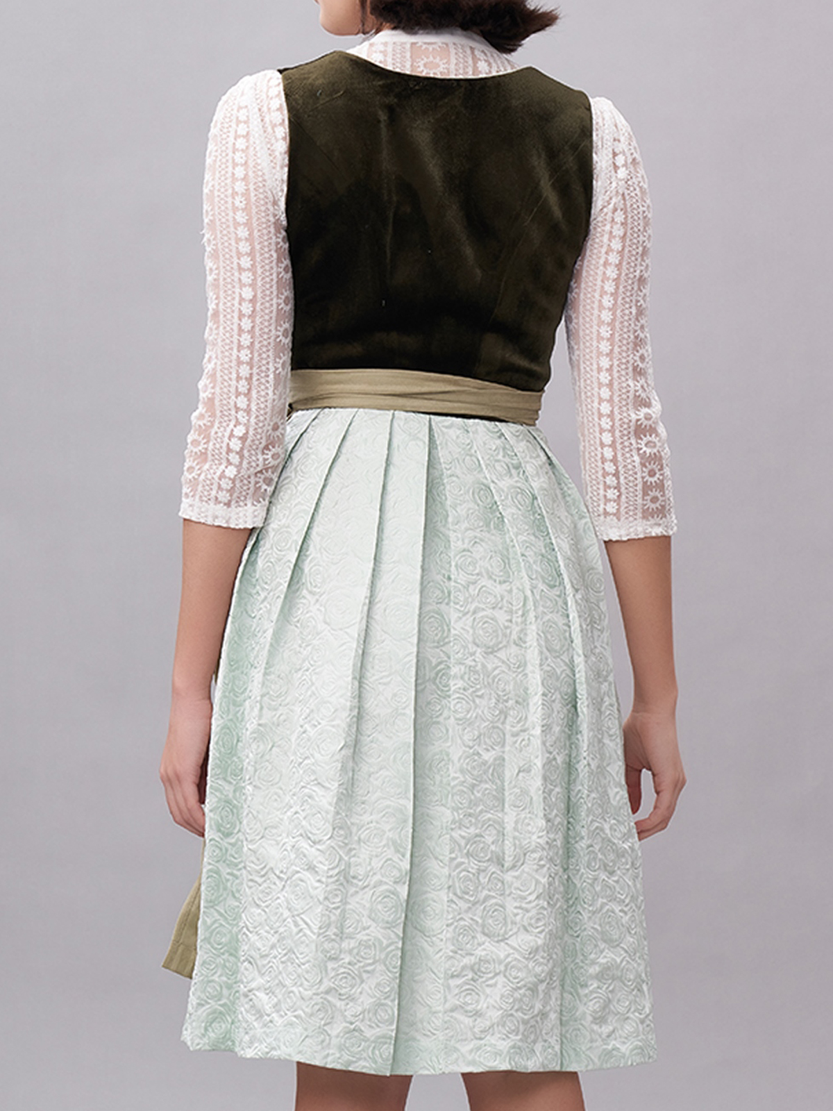 Modernes Dirndl in Grün