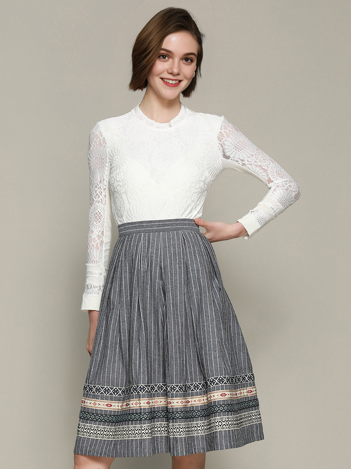 Dirndl Dunkel Grün – Eleganz und Tradition vereint