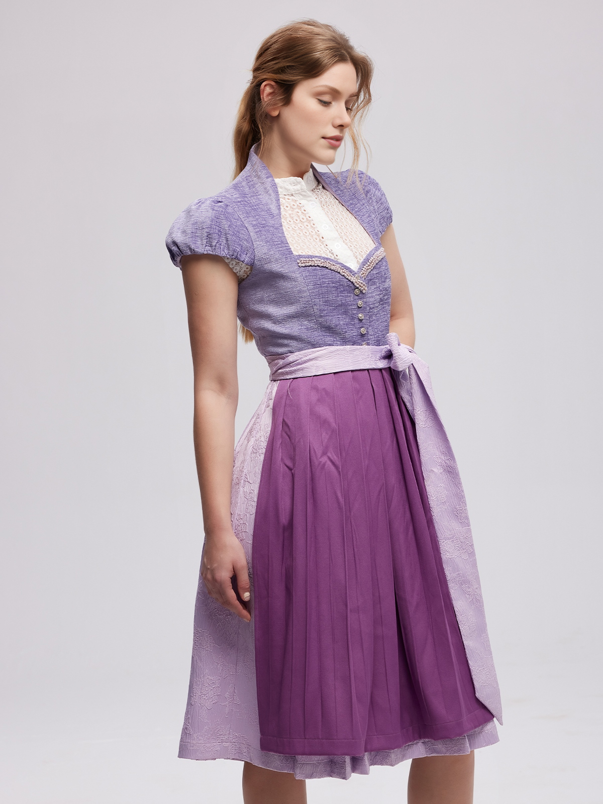 Dirndl in Jeansblau mit modernem Schnitt
