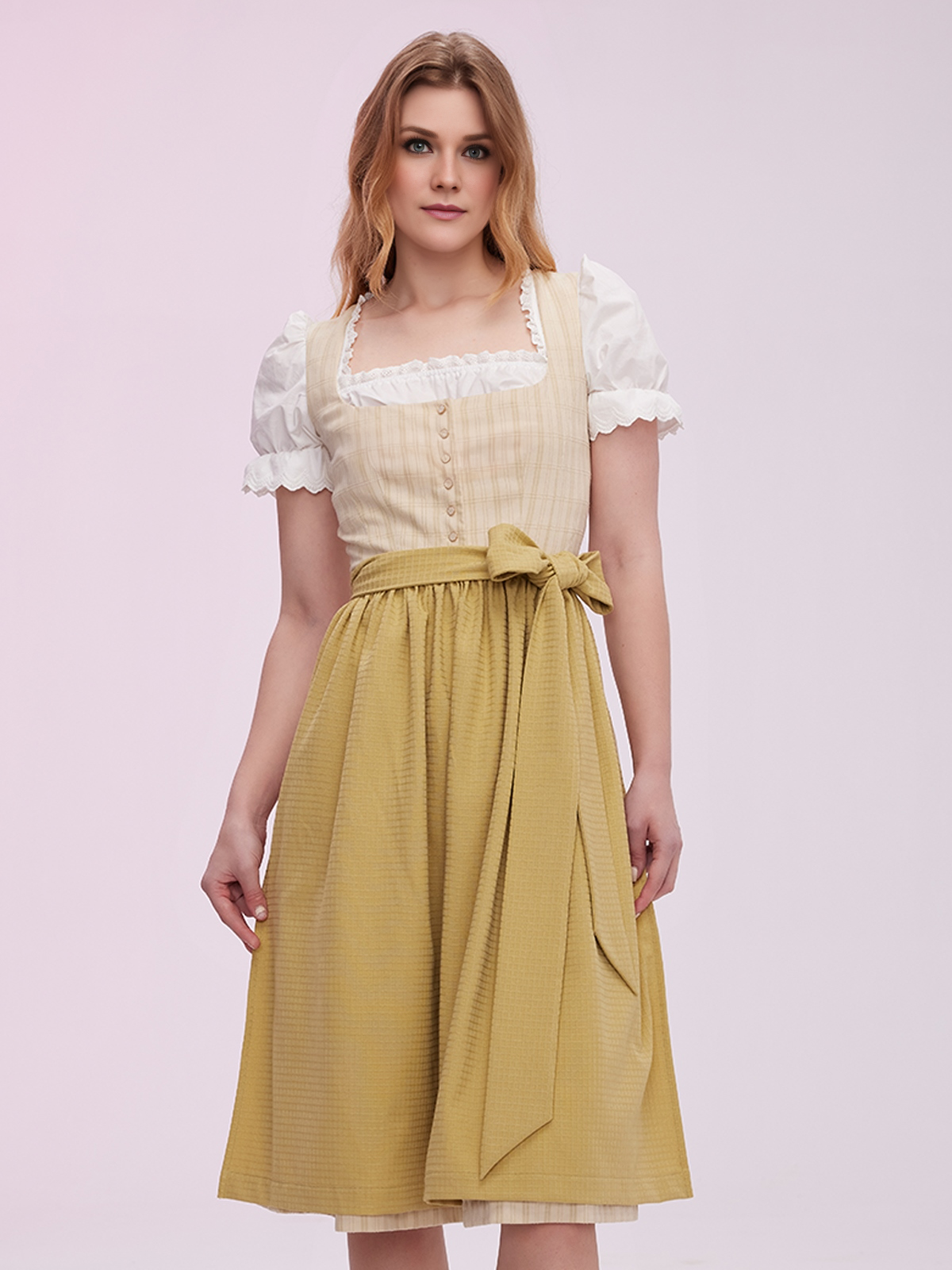 Dunkelblaues Dirndl in Grün