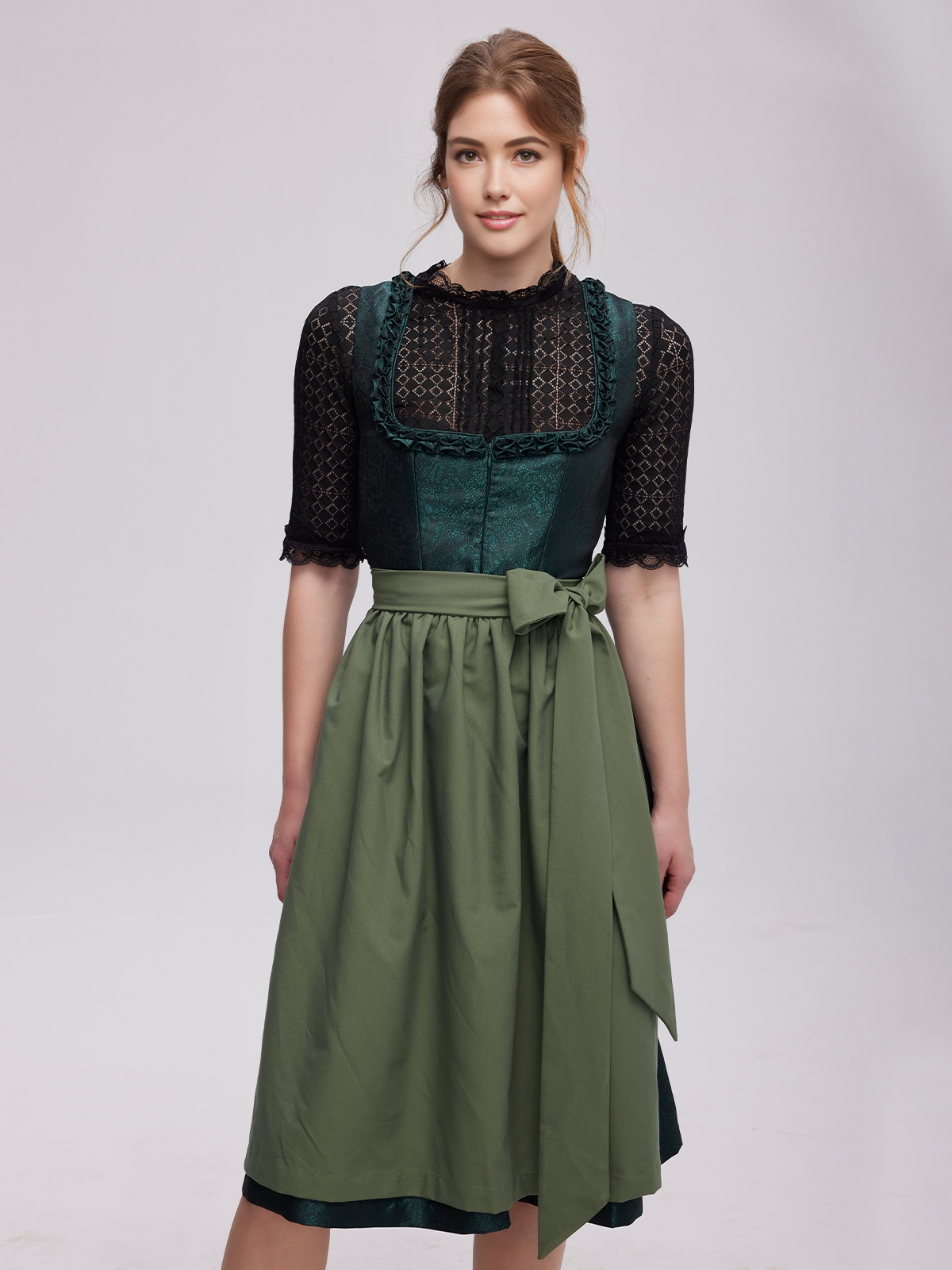 Graues Dirndl mit modernem Schnitt